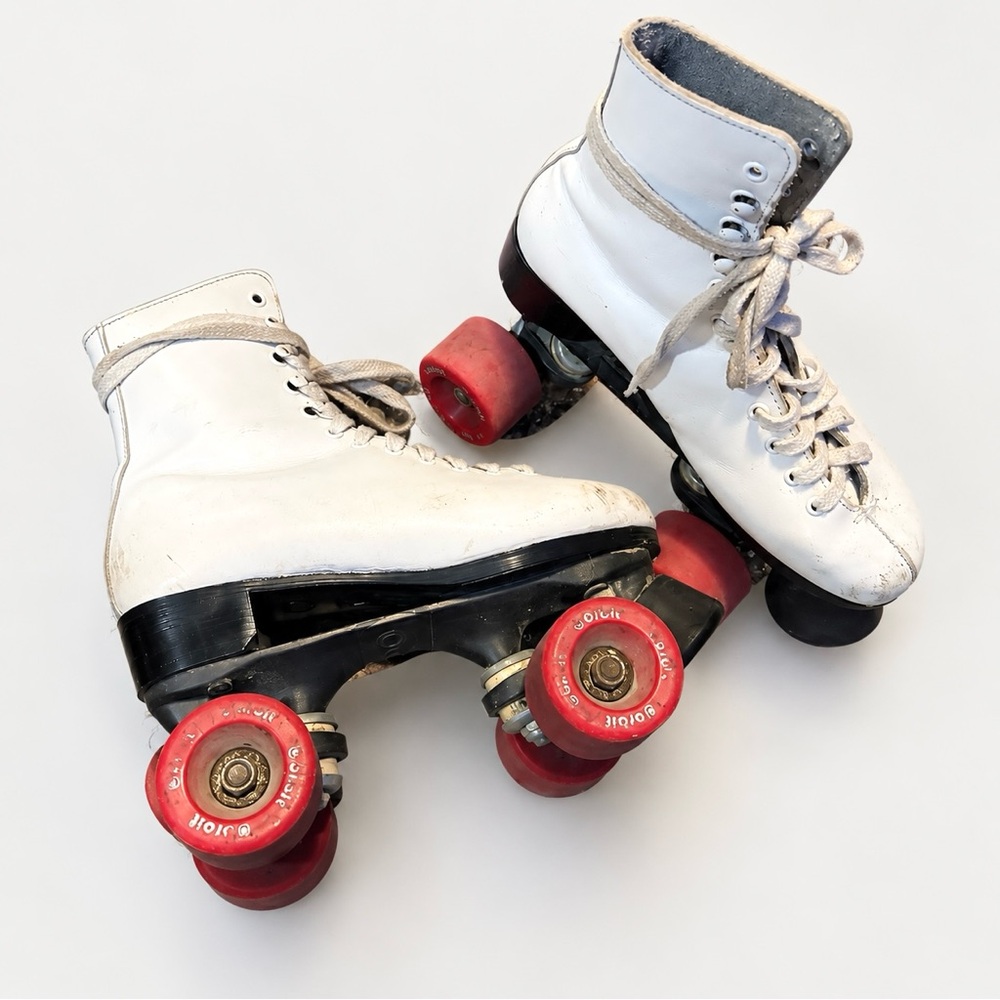 Vintage White Quad Roller Skates – Sure-Grip Aerobic Red Wheels size 6